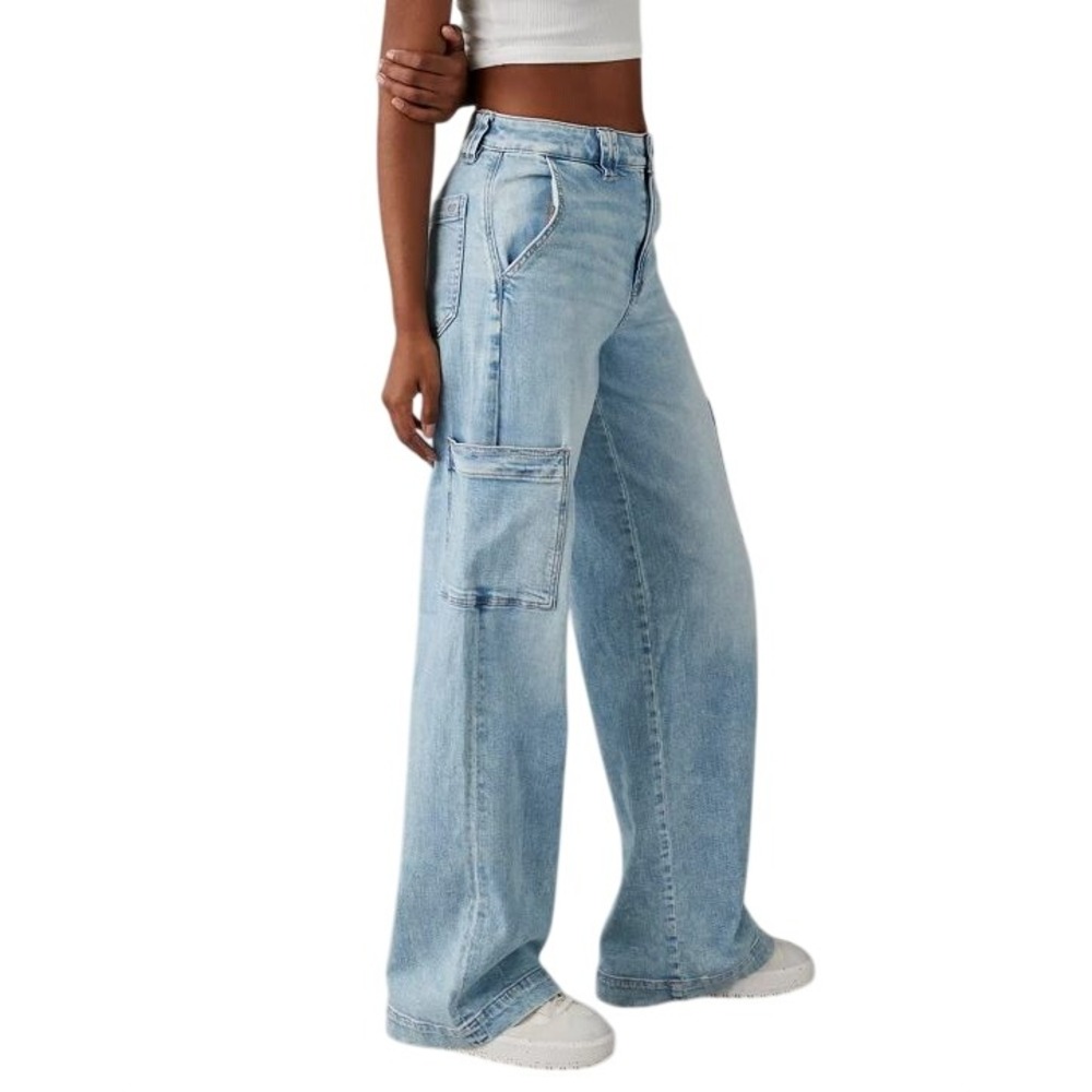 American Eagle Super High Rise Baggy Wide Leg Cargo Jeans Light Wash Blue 10 Reg